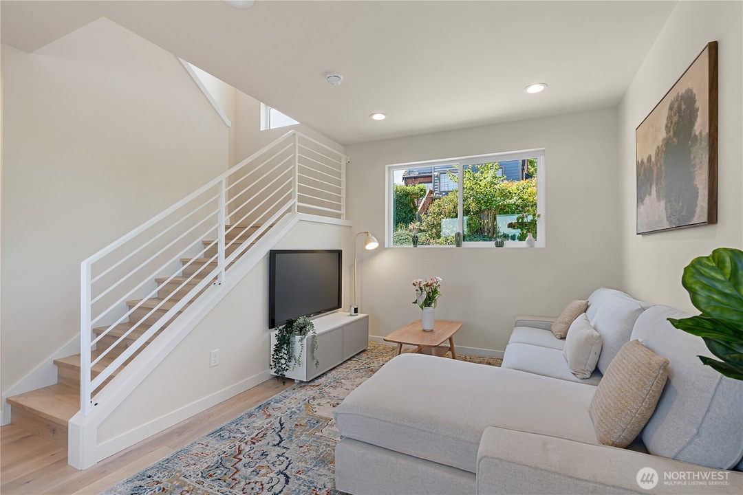 8043 19th Ave NE - 2